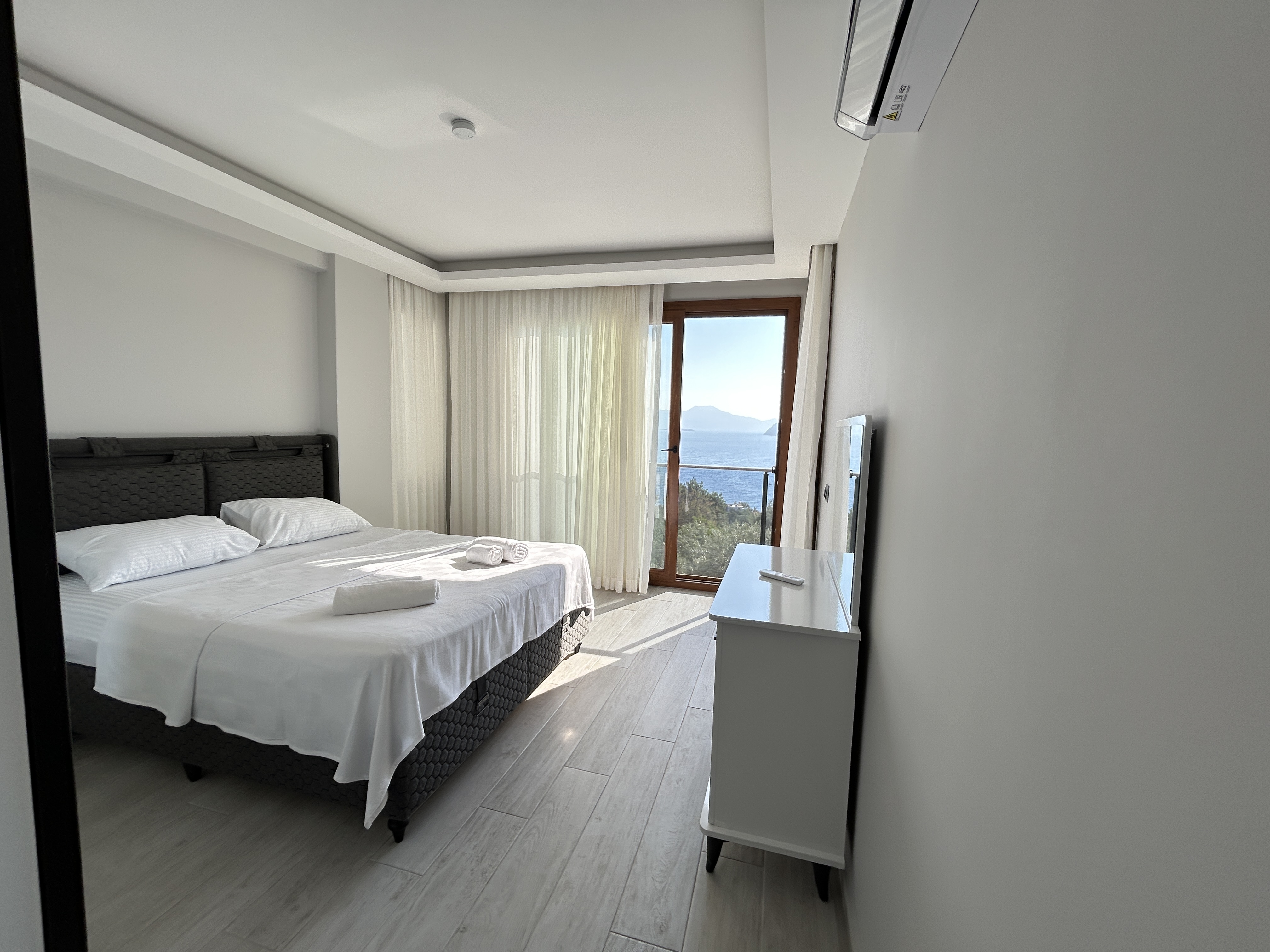 MARMARİS SÖĞÜTTE SONSUZLUK HAVUZ DENİZ MANZARALI SIFIR 4+1 VİLLA